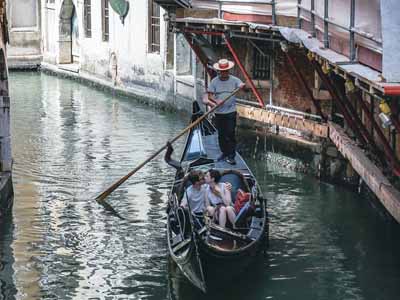 Gondolas date idea