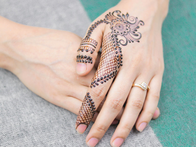 temporary / henna tattoos